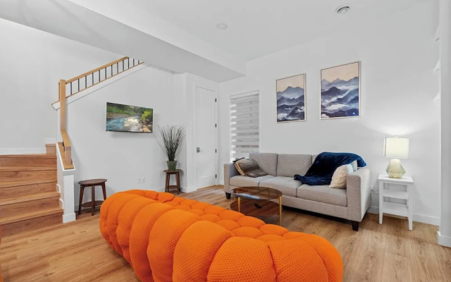 Luxurious Large 3 Bedroom Loft Saskatchewan Drive