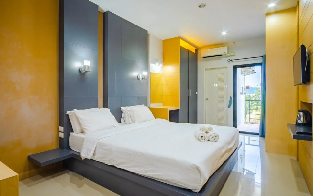 Phoomjai House