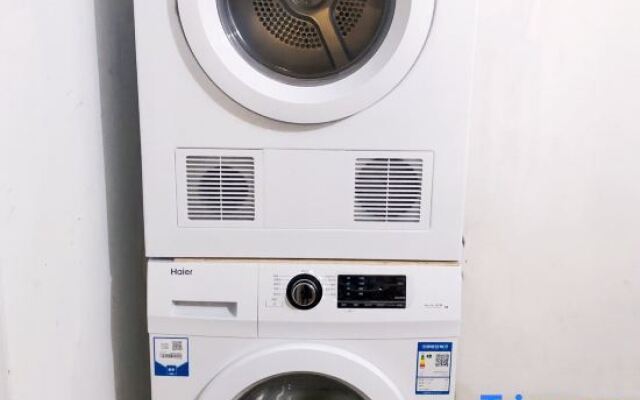 Xinyu Fashion Hotel (Haikou East High-speed Railway Station)