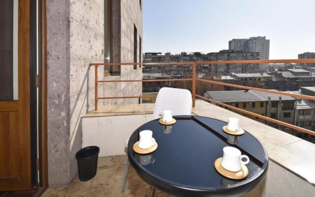 Mashtoc33 New apartment Yerevan center