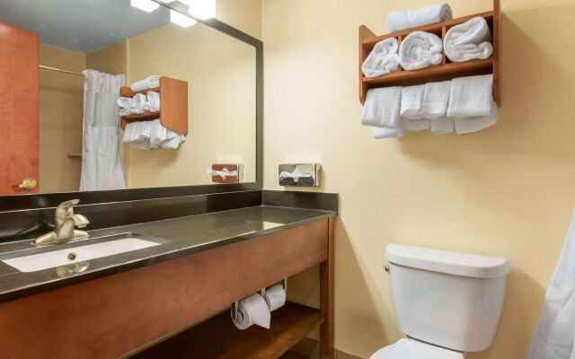 Clarion Hotel & Suites University - Shippensburg