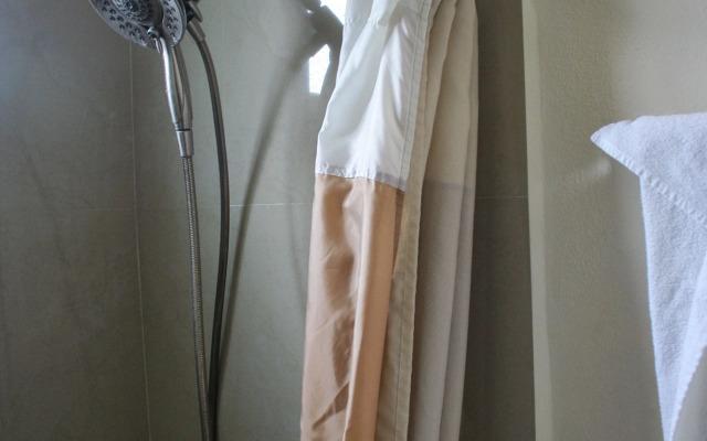 Hotel El Camino Inn & Suites