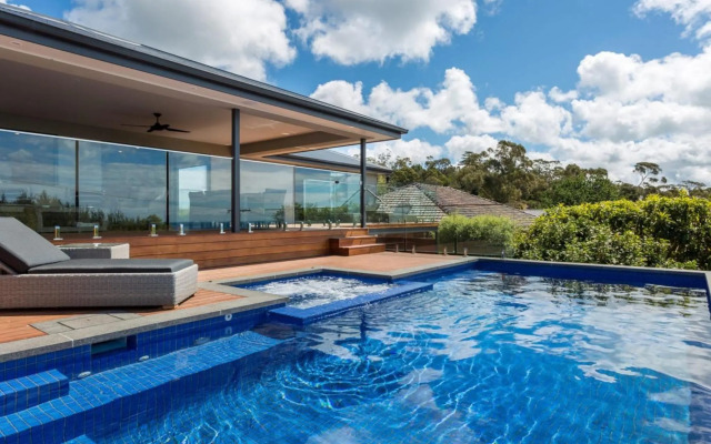Poolside Getaway Dromana