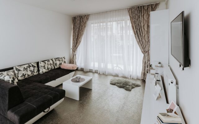 Kings Apartments