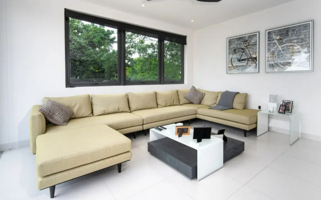 Onyx by Blue Sky Luxury