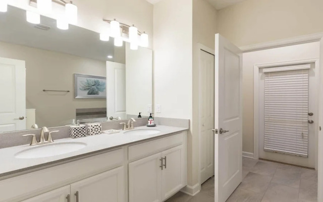 Greenview 8BR Home Private Theater Pool/spa/games