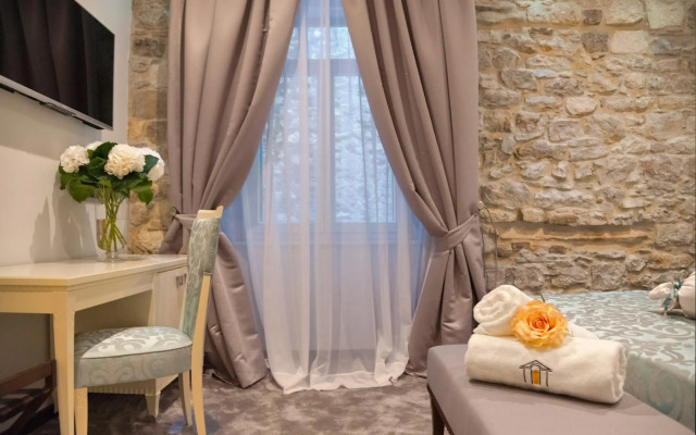 Antique Split Luxury Rooms