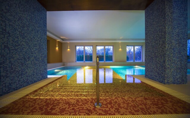 Royal Club Hotel