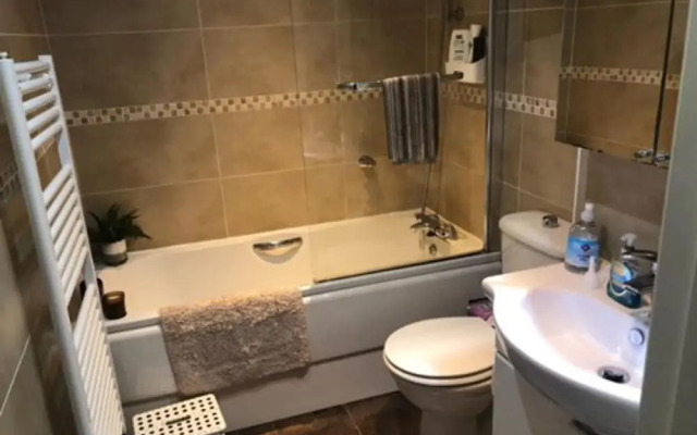 Captivating Apartment in Copthorne, Near Gatwick