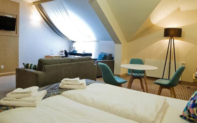 Velvet Hotel & Restaurant