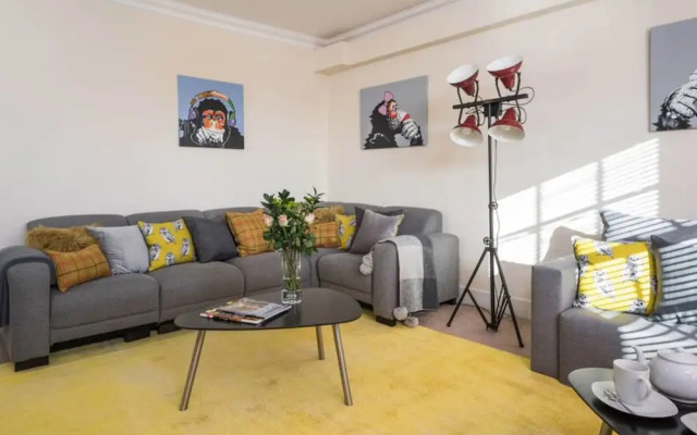 Superb Loft Apartment Steps Away From the Minster