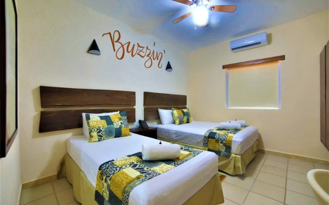 12 Bees Hotel