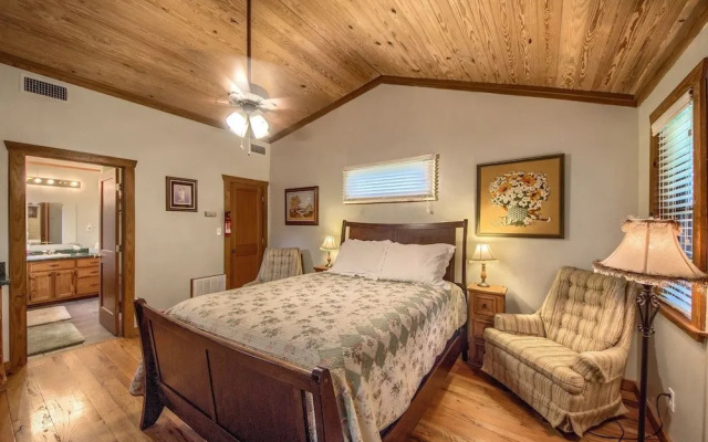 Waldrip Studio Bedroom Cabin by RedAwning