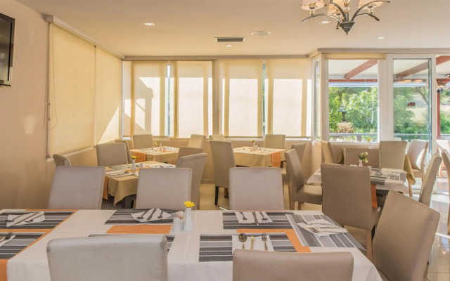 Porto Planos Beach Hotel