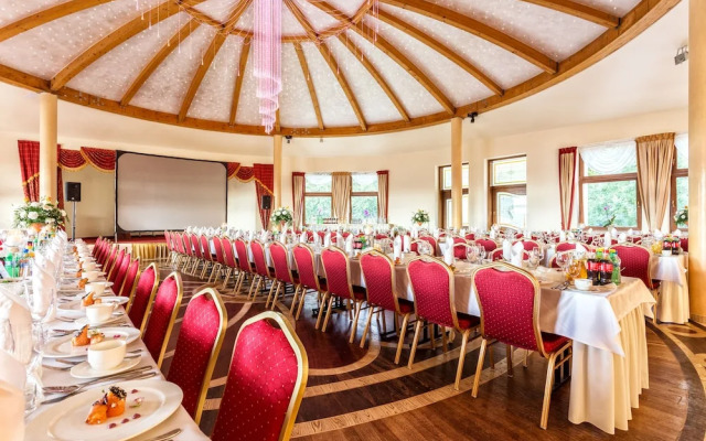 Lesna Perla - Restaurant and Hotel