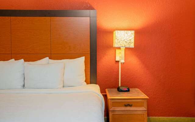 La Quinta Inn & Suites by Wyndham Seattle Sea-Tac Airport