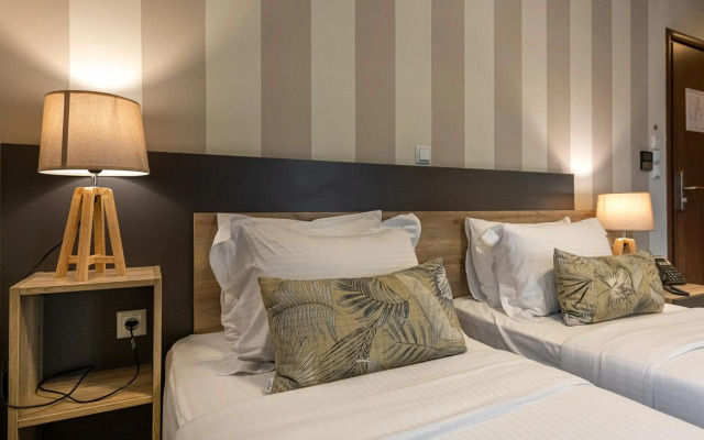 Hotel @ Syngrou Fix
