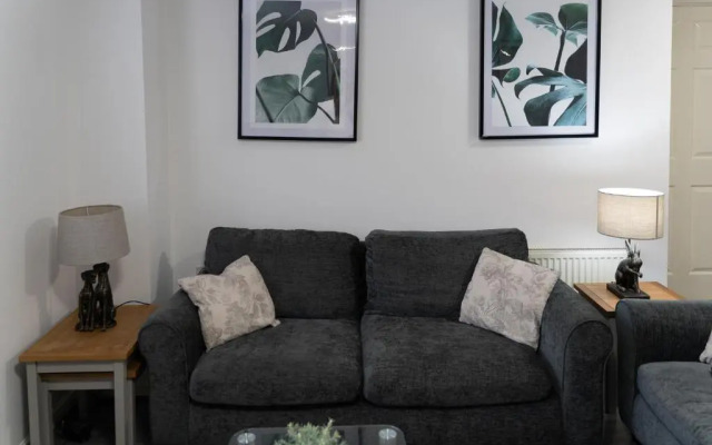 3 Smart TVs, Sleeps 3, VAN PARKING, Fast WIFI