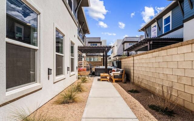 Desert Brooke 5 Bedroom Townhouse