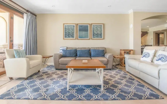 Luxury 2BD Villa on Flamingo Beach With All Bells and Whistles