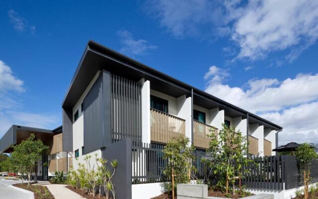 The Glen Hotel & Suites