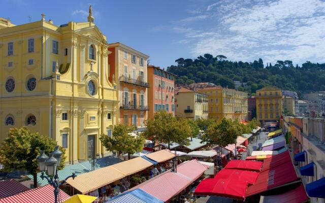 Contemporary Apartment in Nice