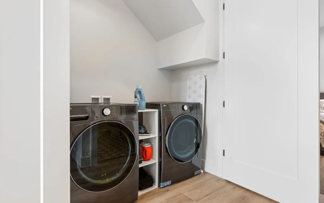 The Dugout 8 Bedroom Home