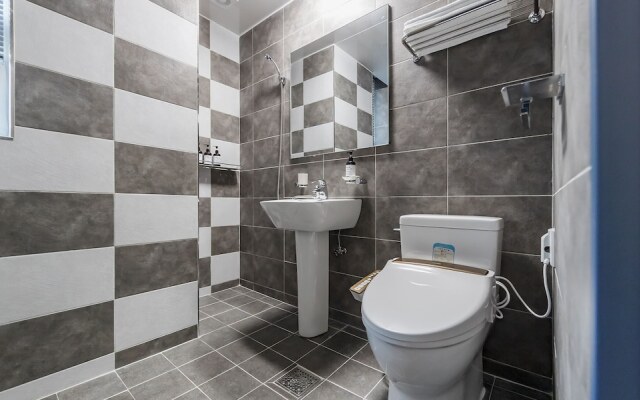 Yeosuya Hostel & Pension