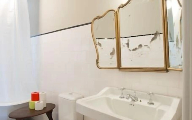 14 Esquadra  Cais das Pedras Guest House