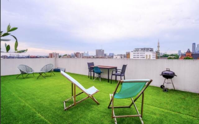 Modern 4 Bedroom Canal-side North London Flat