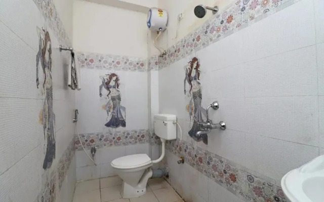 Maa Barabhuja Guest House by OYO Rooms