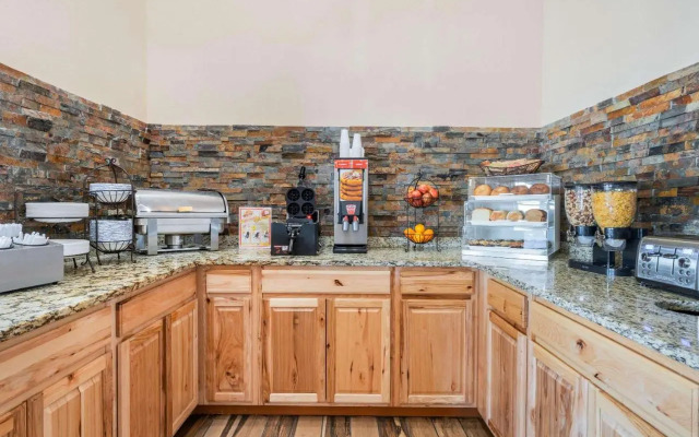 La Quinta Inn & Suites by Wyndham Belgrade - Bozeman Airport