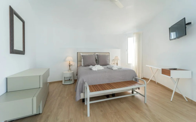 Villa Gaudina in Sant Llu s