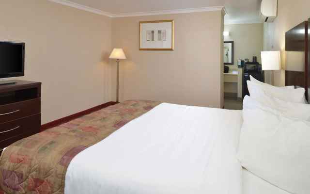 Pacific Shores Inn