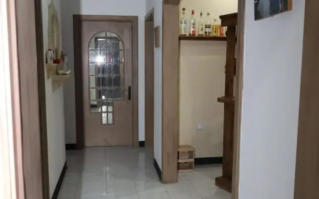 Room-very Bright Well Kept Apartment