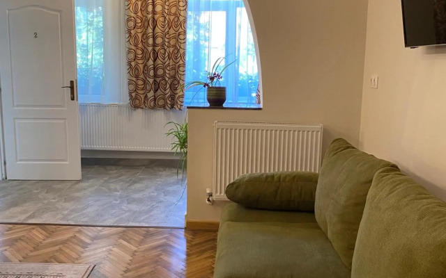 Theater Guesthouse with Parking