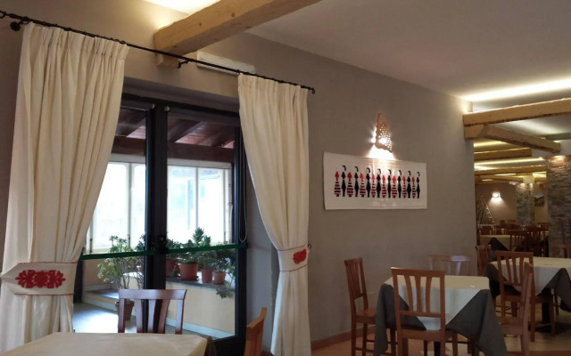 Pausania Inn
