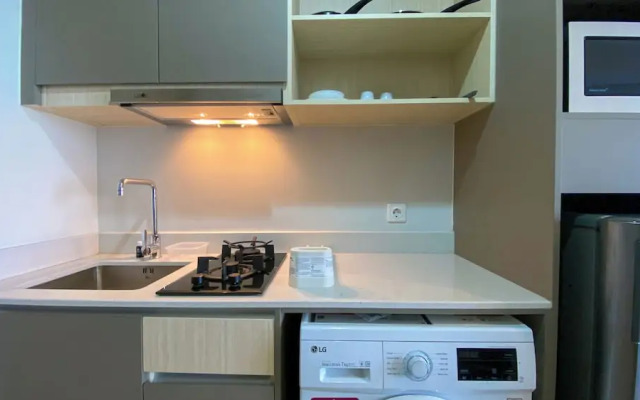 Comfort And Great Location Studio At Gold Coast Apartment