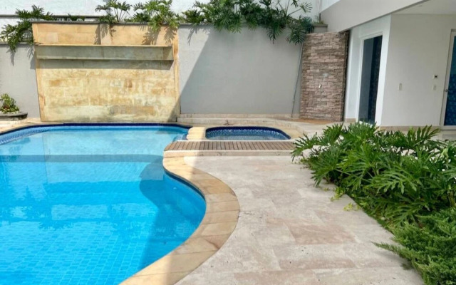 Villa Campestre con Piscina en Cali