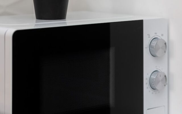 Beige Studio in City Center by Renters