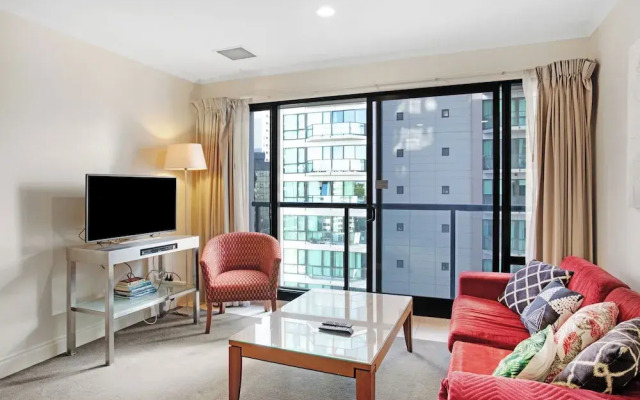 City Hideaway 1 BR Apt with Pool - Gym
