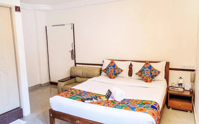 FabExpress Kapsstone Service Apartment
