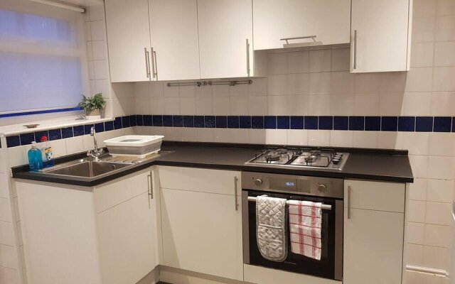 Bright 4-bed House 15 min to Manchester Centre