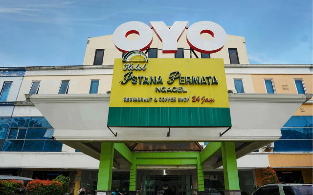 OYO 252 Istana Permata Ngagel