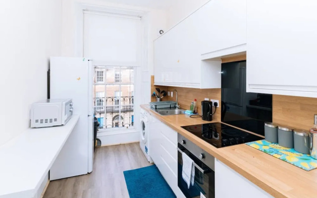 Bright High-ceiling 2BD Flat - Central Edinburgh!