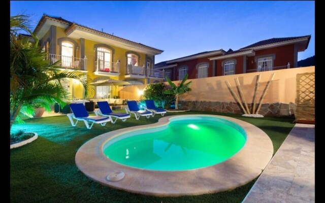 Dream Villa Heated Swimming Pool Barbeque