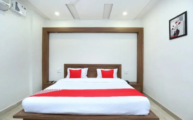 Hotel S7 by OYO Rooms