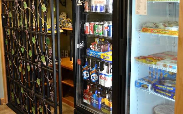 Fossil Creek Hotel And Suites