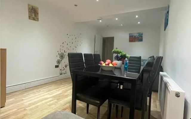 North Avenue Guest House Ltd, Heathrow Airport-Free Parking