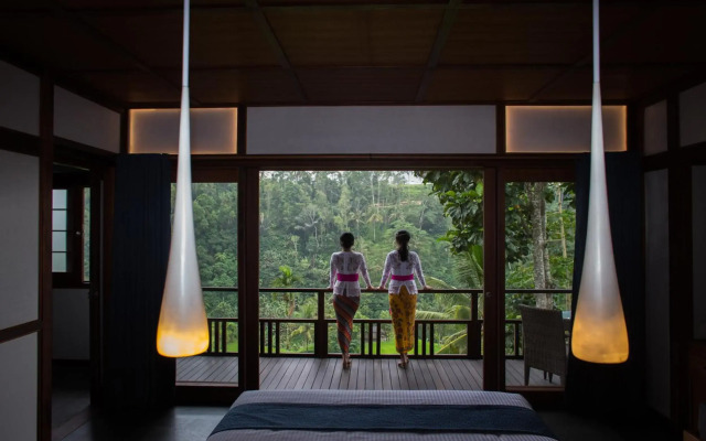 Suarapura Resort & Spa